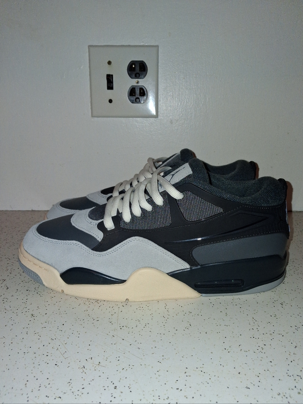 SIZE 12M - JORDAN 4 RM , IRON GREY / UNC LOGOS. BRAND NEW NO BOX.